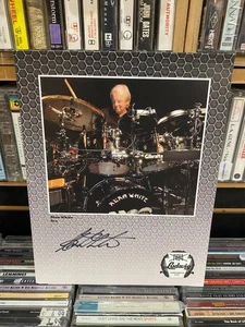 Alan White YES Signed Ludwig Drums Promo Photo (VG) - Picture 1 of 2