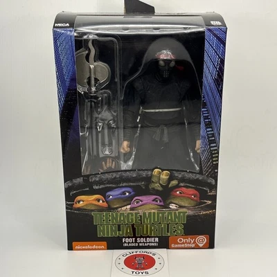 Figura GameStop NECA TMNT Teenage Mutant Ninja Turtles Foot Soldier Blade (1990) Foto 1 de 4