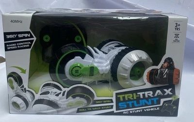 TRI-TRAX STUNT VEHICLE  (3+) 40MHz 360°SPIN  AA BATTERIES NOT INCLUDED - Image 1 of 3
