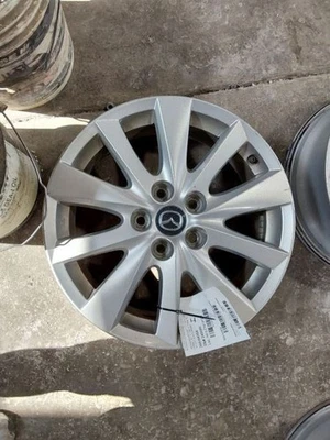 Llanta Mazda CX-5 2013-2016 17x7 aluminio 10 radios rectos Foto 1 de 4