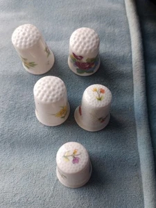 5 French LIMOGES (2 Marked Inside) CREAM PORCELAIN THIMBLEs W/ PRETTY  FLOWERS - Picture 1 of 6