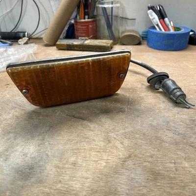 72-79 DATSUN 620 前左旋转信号停车灯原始设备制造商 — 第 1/4 张图片