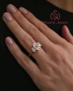 2Ct Oval Cut Lab Diamond 3-Stone Wedding Ring 10K Yellow Gold VS1/E IGI Certi - Picture 1 of 8