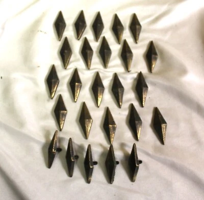 Fundiciones de bronce macizo de apliques de diamante para gabinetes o mármol. Foto 1 de 4