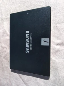Samsung 850 EVO 250GB SATA III 2.5" Internal SSD (MZ7LN250HMJP) - Bild 1 von 2