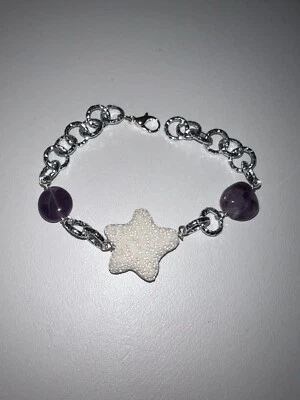 Bracciale con stella   in pietra lavica bianca   e pietre ametista  handmade - Immagine 1 di 2