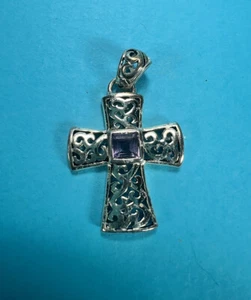 925 Sterling Silber Metall verzierter Kreuz Anhänger Amethyst Mitte SS112 - Bild 1 von 4