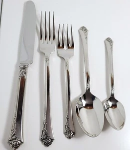Oneida Damask Rose Stainless Place Setting 5 Piece  - Picture 1 of 6