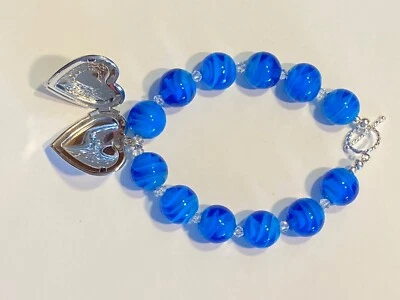 Jewelry - Glass and crystal Bracelet with Heart locket with toggle clasp. - Image 1 of 4