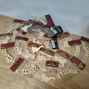 Konvolut Holzausschnitte zum Basteln oder Kleben auf das Auto Ihrer Nachbarn - Bild 1 von 5