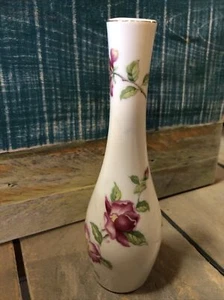 Lefton 2456 China Handpainted Bud Vase with Simple Pink Flowers - 7 1/4" - Picture 1 of 3