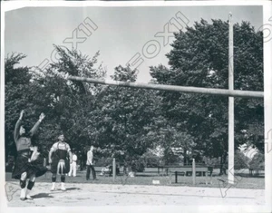 1937 Detroit Michigan schottischer Mann wirft Caber auf St Andrews Pressefoto - Bild 1 von 2