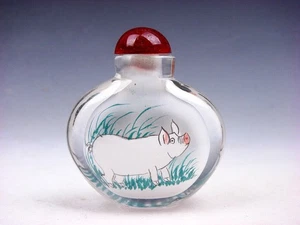 Peking Glas innen * Sternzeichen Schweinchen * Rückseite handbemalt Schnupftabakflasche #06192401 - Bild 1 von 6