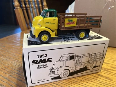 First Gear 1952 GMC Full Rack Stake Truck Railway Express Agency 1/34 10-1906 - Image 1 of 4