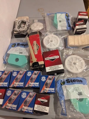 Nuevo lote de piezas de motor Briggs and Stratton vintage Foto 1 de 4