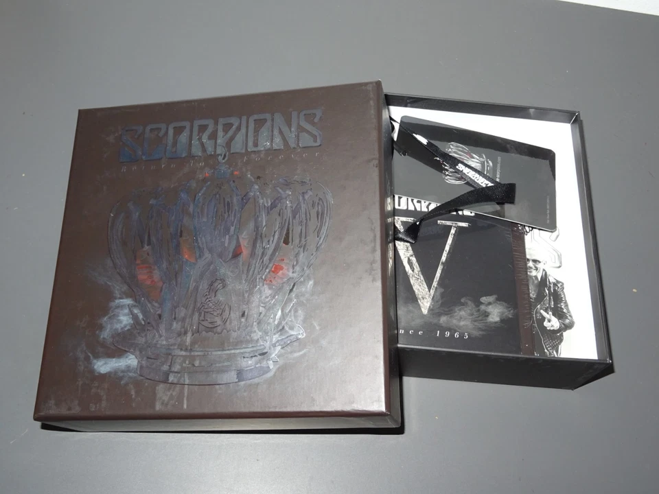 SCORPIONS - RETURN TO FOREVER / 50TH COLLECTOR'S BOX-SET 2015 (MINT-) & T-SHIRT - Bild 1 von 3