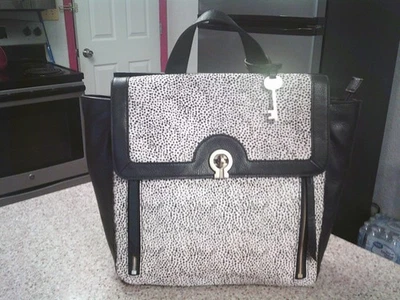 MOCHILA CONVERTIBLE FOSSIL AMELIA CON ESTAMPADO DE GUEPARDO PELO SOBRE PIEL Foto 1 de 4