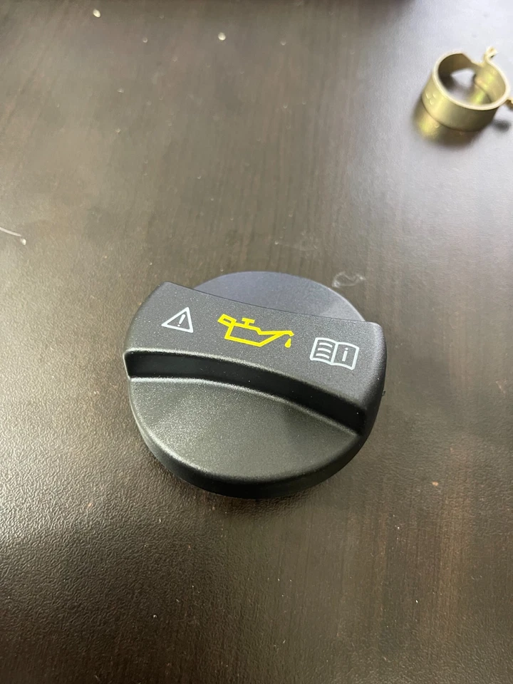 Original Mercedes W163 W164 W201 W202 W203 W208 W209 Engine Oil Filler Cap NEW - Image 1 of 4