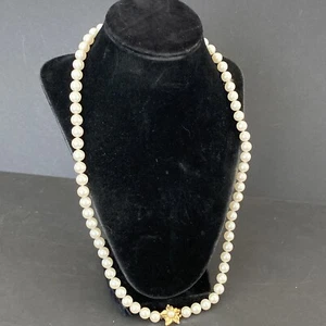 Vintage Faux Pearl Gold Toned Flower Clasp Accent Center Pearl Necklace  27 in - Picture 1 of 8
