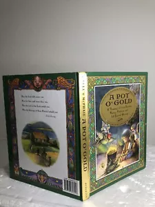 A Pot O' Gold, A Treasury Of Irish Stories, Poetry, Folklore And Blarney HC GOOD - Picture 1 of 17