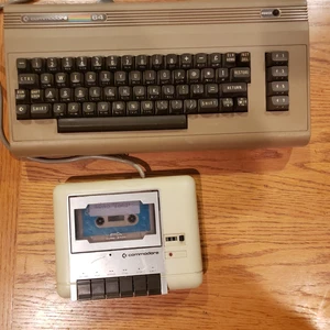 Commodore 64 Computer AND C2N Cassette Tape Drive - Vintage - Tested and Working - Afbeelding 1 van 22