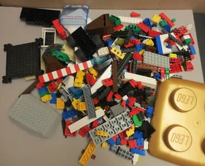 1 KG Lego Steine Konvolut Bausteine gemischt Platten etc mit Legosteinbehälter - Bild 1 von 4