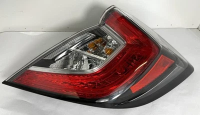 Luz trasera Honda Civic 2017-2021 montada en cuarto lado derecho OEM Foto 1 de 4