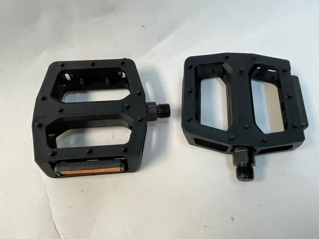 FP BLACK PLASTIC BICYCLE PEDALS 9/16" W/REFLECTOR PD6 - Image 1 of 1