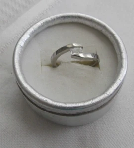 Anillo de diamantes de imitación transparentes de acero inoxidable talla 8 1/2 #ST440 - Imagen 1 de 6