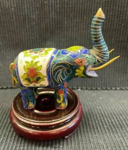 GORGEOUS VINTAGE HANDCRAFTED CLOISONNE ELEPHANT FIGURE WITH WOOD BASE - Picture 1 of 5