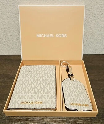 MICHAEL KORS Maleta de Pasaporte Etiqueta de Equipaje Set de Regalo Logotipo de Firma Crema Oro Blanco Foto 1 de 4