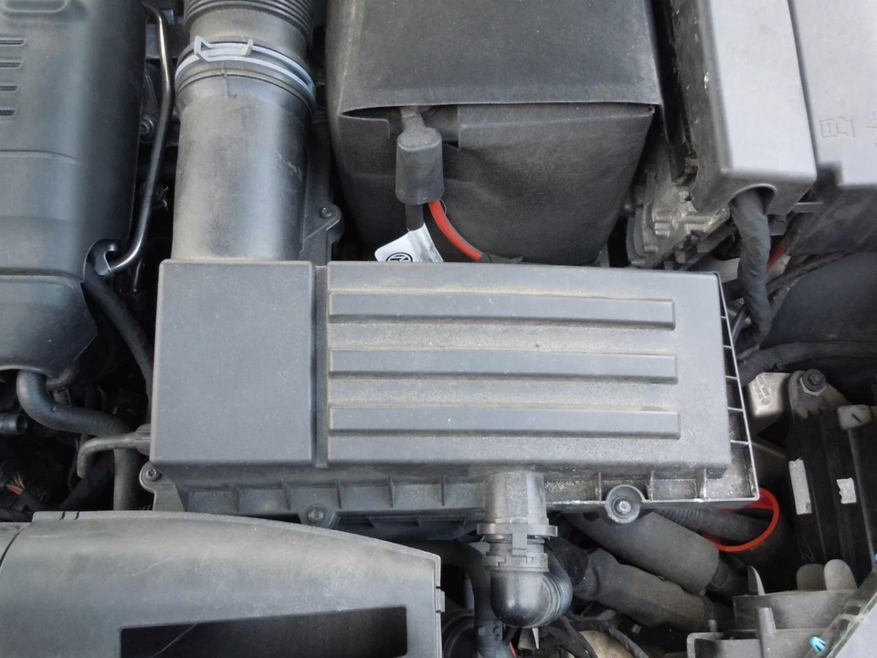 2014-2018 Volkswagen Passat 1.8L 2.0L Air Cleaner Housing Box OEM ID CPPA CPRA - Image 1 of 1