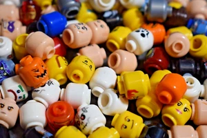 Lego Minifigure Heads Random Selection Pack of 5 - Picture 1 of 1
