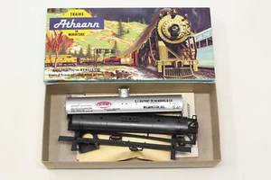 HO Athearn Blue Box 1553 Chemical Tank Car DuPont SHP X3246 Silver Kit - Picture 1 of 7