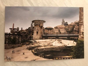 Galaxies Edge Batuu Millennium Falcon nuova cartolina - Foto 1 di 2