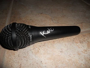 Sexy micrófono de música rock pop autografiado firmado por Kate B-52 garantizado - Imagen 1 de 1