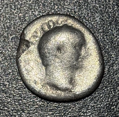 Moneda antigua denario de plata Tito AR imperial romana 79 dC Foto 1 de 3