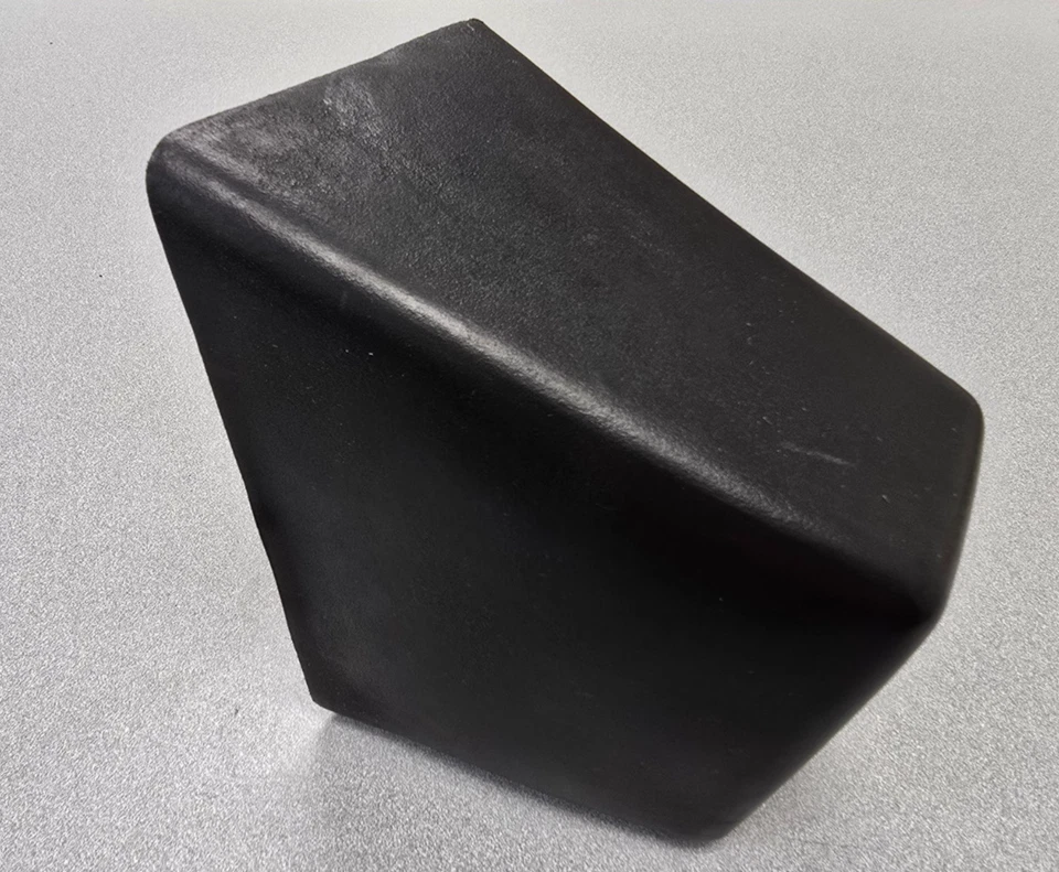 USED ORIGINAL GENUINE PORSCHE 914 RIGHT REAR RUBBER BUMPER 1973-74 #5 - Image 1 of 4