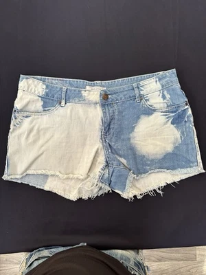 Pantalón corto de mezclilla Adam Levine lavado blanqueador corte para mujer talla 9 dobladillo crudo desgastado Y2K Foto 1 de 4