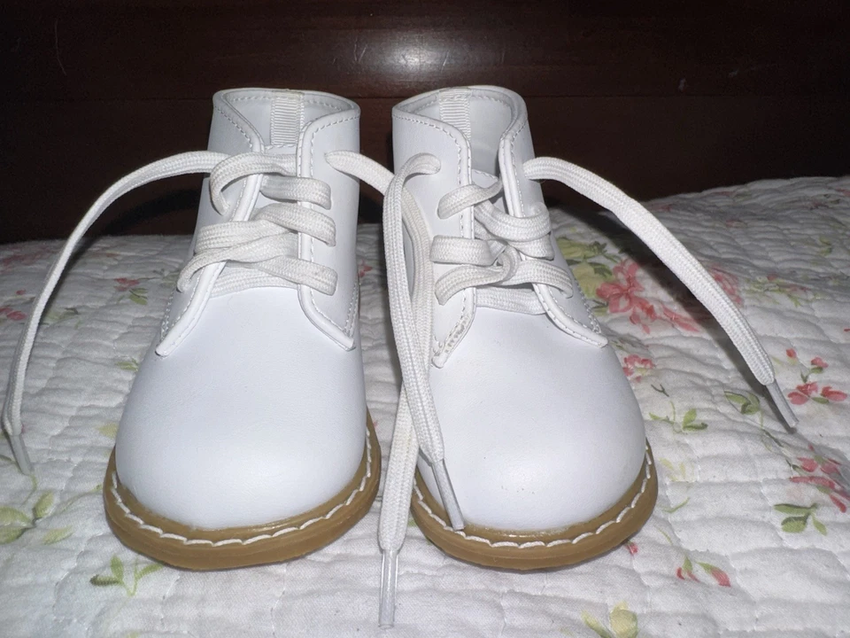 Baby Deer 尺码 5 学步儿童白色高帮系带皮鞋,男孩和女孩全新无标签 — 第 1/4 张图片