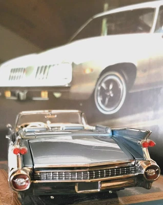 Franklin Mint 1:24 1959 Cadillac Eldorado Biarritz Blue in box - Image 1 of 4