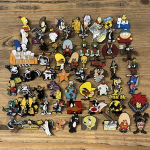 Pin Esmaltado Insignia Colección Looney Tunes Simpson Personajes de Dibujos Animados Warner Bros - Imagen 1 de 119
