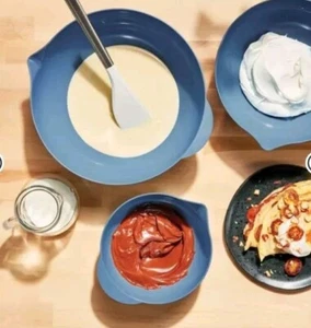 3pc Plastic Mixing Bowl Set with Pour Spots (no lids)Color Blue NEW - Picture 1 of 6