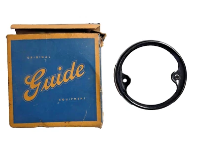 Chevrolet Comm. 1954-1955 Camión utilitario y utilitario: bisel de puerta de luz trasera GM # 918355 nuevo de stock Foto 1 de 4