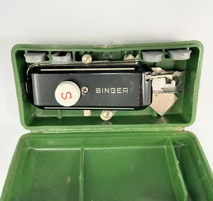 SINGER Sewing Machine Vintage 1948 BUTTONHOLER Attachment 160506 w/5 Templates - Picture 1 of 2