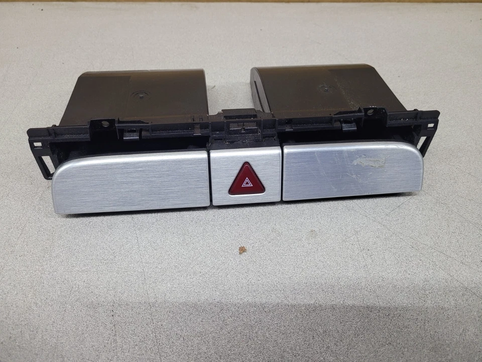 VOLKSWAGEN CC 2008-2012 PLATA TABLERO CENTRAL BANDEJA PARA MONEDAS CON INTERRUPTOR DE PELIGRO 3c0858407 Foto 1 de 4