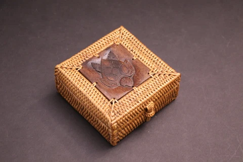 Handmade Rattan Hinged Basket Box with Wood Turtle Carving Cover