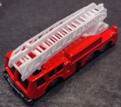Maisto 1029 Ladder Fire Truck Red White Plastic Ladder Good Condition Loose 1:64 - Image 1 of 4