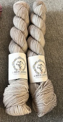 Hilo teñido a mano La Bien Aimee "Pergamino" 2 madejas Merino Super Calcetín Foto 1 de 3