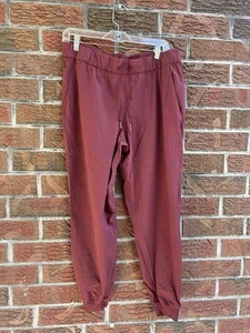 Lululemon Jogger Womens 12 Burgundy Mid Rise Travel Woven - Picture 1 of 6